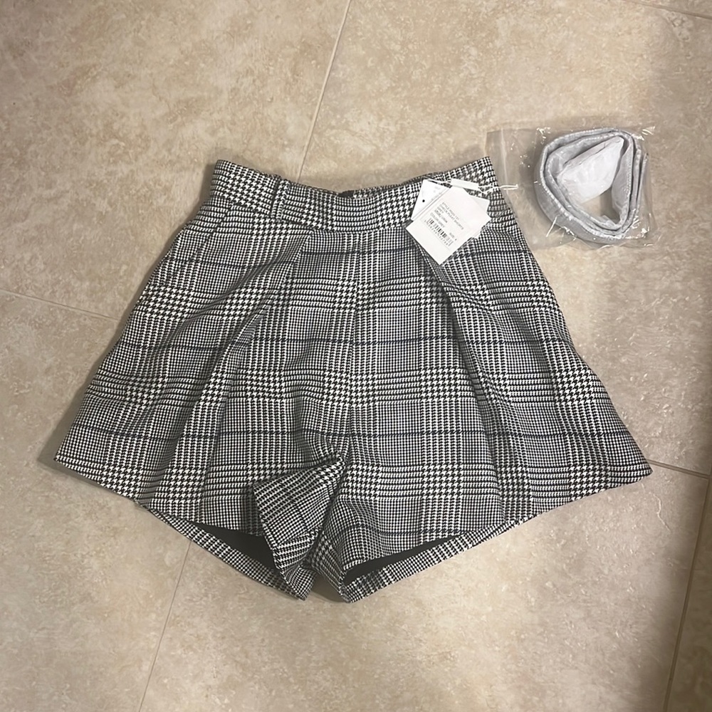 Never worn self portrait shorts with belt. They run small